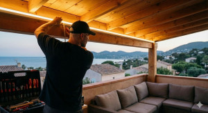 Photo de galerie - Installation d'un profilé led sur une terrasse