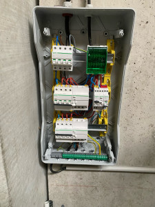 Photo de galerie - Installation d un tableau 3 ranger 