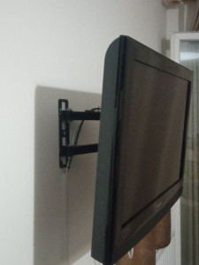Photo de galerie - Fixation d'une TV