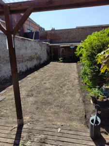 Photo de galerie - Nettoyage complet d'un terrain avec implantation de pelouse 