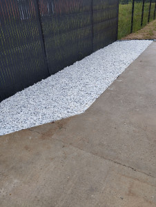 Photo de galerie - Aménagement simple géotextile et Cailloux blanc
