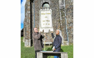 Photo de galerie - Rénovation bannière de l'église de Botmeur.