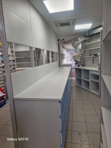 Photo de galerie - Montage de meubles en pharmacie 