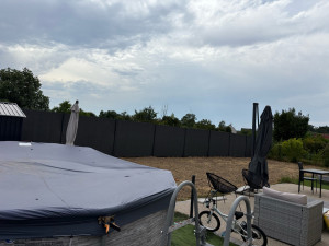 Photo de galerie - Pose de brise vue sur clôture rigide 