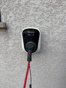 Photo de galerie - Pose d’une borne électrique pour recharge de véhicules 