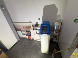Photo de galerie - Pose adoucisseur, nourrices sanitaire , raccordement chauffage/ plancher chauffant  