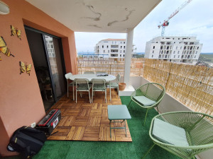 Photo de galerie - Rénovation / Décoration d'une terrasse
- Pose Sol (revêtement bois + gazon)
- Montages Meubles
- Pose Brise-Vue
