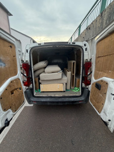 Photo de galerie - Livraison d’un canapé pour un client