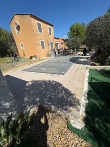 Photo de galerie - Carrelage sur plots autour d une piscine 