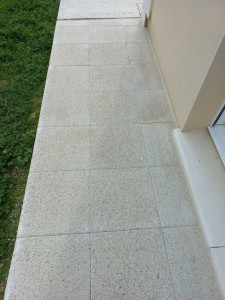 Photo de galerie - Trottoir en dalle gravillonnee