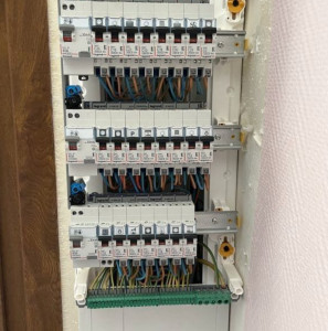 Photo de galerie - Un exemple d’un tableau électrique dans une appartement, remise en normes installation électrique