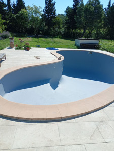Photo de galerie - Rénovation de piscine, peinture spéciale piscine 