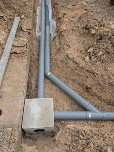 Photo de galerie - Pose évacuation gouttière + drain 