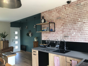 Photo de galerie - Démarcation au niveau de l'entrée, puis réalisation de fausses briques (non ce n'est pas du parements), 