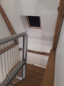 Photo de galerie - Cage d'escalier blanc velours