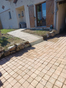 Photo de galerie - Création entière dune entrée piétonne en pavee 