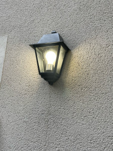 Photo de galerie - Pose luminaire extérieur.