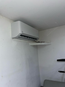 Photo de galerie - Pose d'un Split dans le salon 