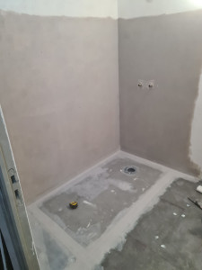 Photo de galerie - Pose bac à douche italien à carreler,  étanchéité des murs et du sol . 