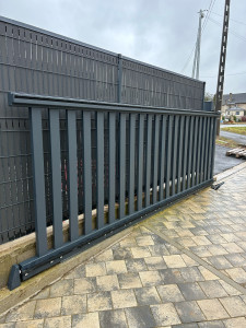 Photo de galerie - Pose d’un portail pour une résidence