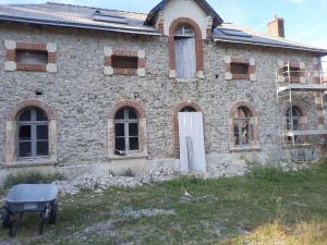 Photo de galerie - Ravalement de façade pierre apparente 