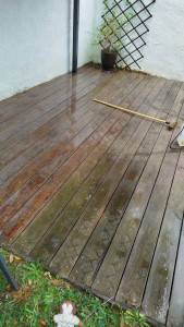 Photo de galerie - Nettoyage terrasse en bois exotique 
DEBUT