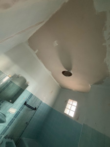 Photo de galerie - Dégât des eau, le plâtre et tomber entièrement un gros travail de ponçage et replâtrer le tout 