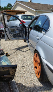 Photo de galerie - BMW Série 3 (E46) Berline 330d 3.0 TD 24V 184cv  Client arrivée avec un soucis de vitre après un diagnostiqué effectuée moteur lève vitre a changer. lève vitre changer client heureux.