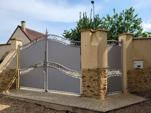 Photo de galerie - Maçonnerie avec pose de porte et portail 