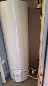 Photo de galerie - Installation et raccordement d’un ballon d’eau chaude sanitaire.