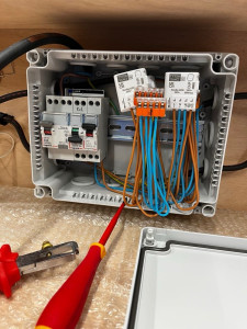 Photo de galerie - Boîte avec module radio 