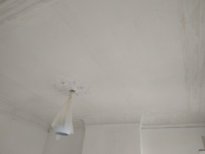 Photo de galerie - Chantier  rue paradis appartement    plafond finition d une toille de verre 