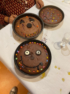 Photo de galerie - Confection de gâteau pour halloween 