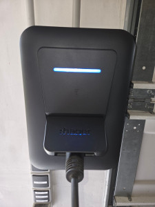 Photo de galerie - Borne de recharge HAGER.