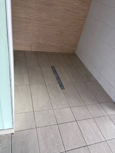 Photo de galerie - Douche commune zone piscine cabinet kinésithérapeute 