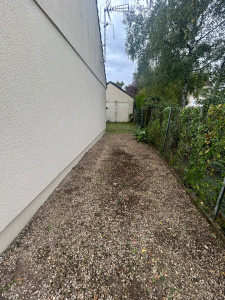 Photo de galerie - Désherbage d’une allée gravillonner 