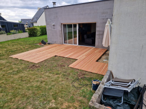 Photo de galerie - Et hop, encore une autre terrasse rénovée complètement en douglas et saturé.