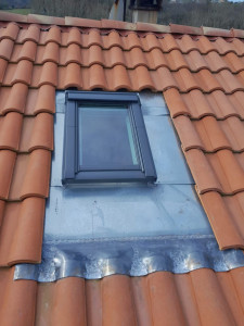 Photo de galerie - Pose velux plus entourage en zinc