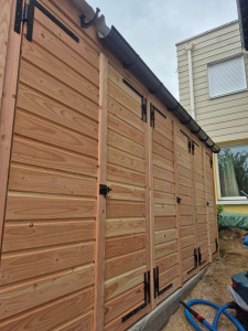 Photo de galerie - Fabrication et pose d'un abri sur mesure 4.5m x 1.2m .
bois douglas 