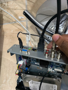 Photo de galerie - Installation serveur de surveillance pâlir 3 caméra mural brancher par câble rj45 chez un particulier 