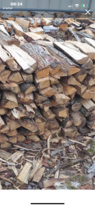 Photo de galerie - Bois de chauffage à vendre livrer ou non  coupé de votre bois à domicile en 50 en 33 etc…