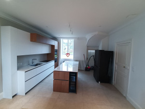 Photo de galerie - Pose d'une cuisine veneta 