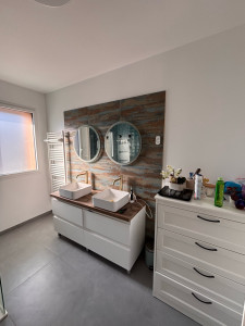 Photo de galerie - Plusieurs couches de peinture, mur, plafond, salle de bain couloir, salon, toilettes