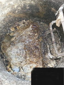 Photo de galerie - Débouchage et curage regard photo avant intervention.