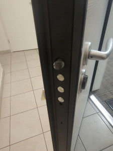 Photo de galerie - Réparation et dépannage de serrure sur porte blindée.