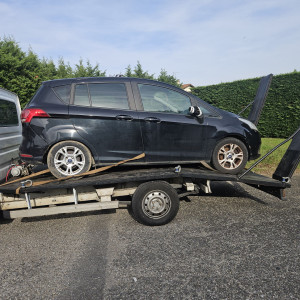 Photo de galerie - Dépannage Remorquage Epaviste achat et vente de voiture. 