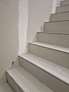 Photo de galerie - Carrelage poser dans un escalier 
