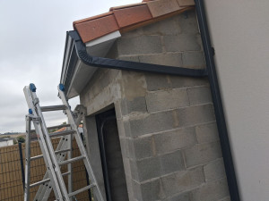Photo de galerie - Pose de gouttière aluminium après 