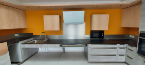 Photo de galerie - Mise en peinture d'une maison neuve avec couleur dans la cuisine 