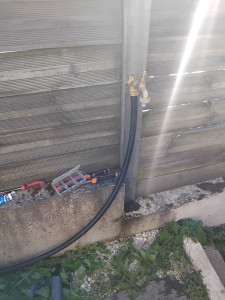 Photo de galerie - Création arrivée d eau pour un jardin .